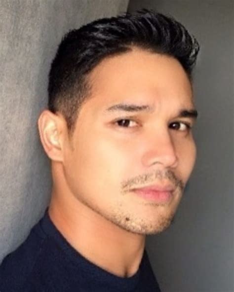 Marc Acueza .